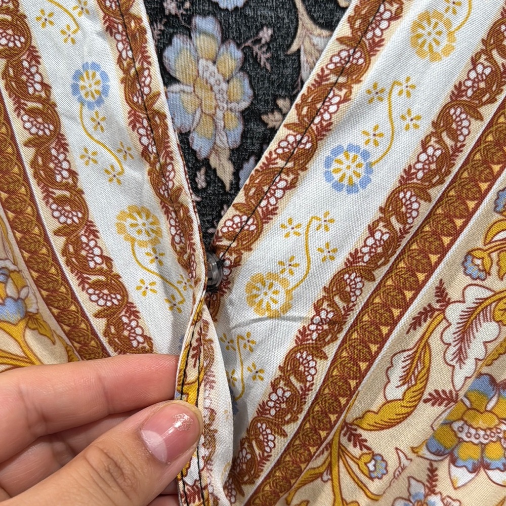 Chic Bohemian Floral Top - Picture 5 of 6